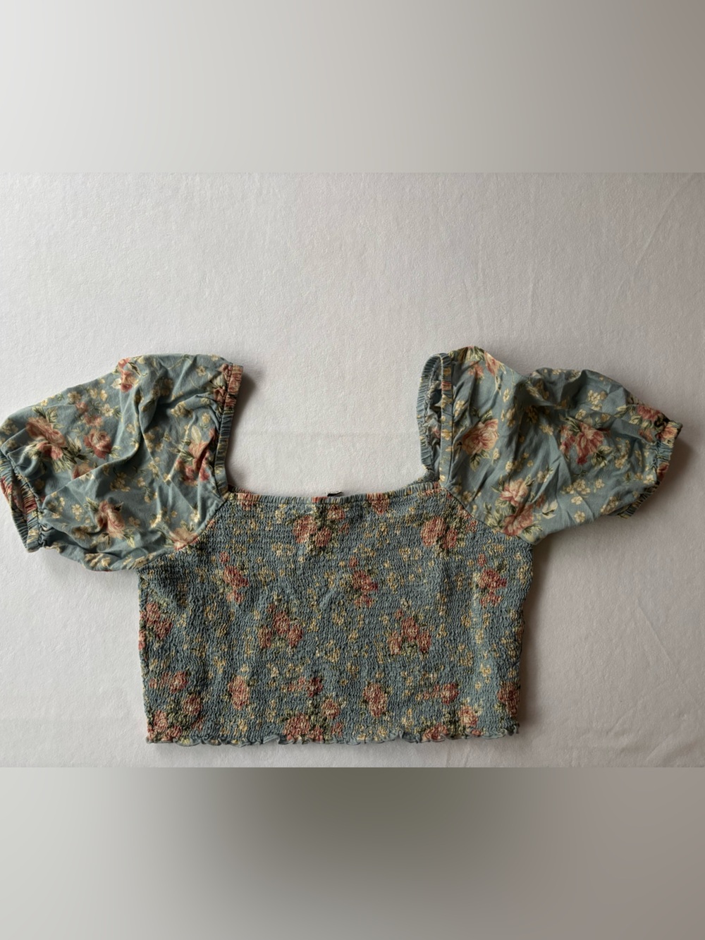 American Eagle Floral Smocked Puff-Sleeve Crop Top - Light Blue - Picture 3 of 5